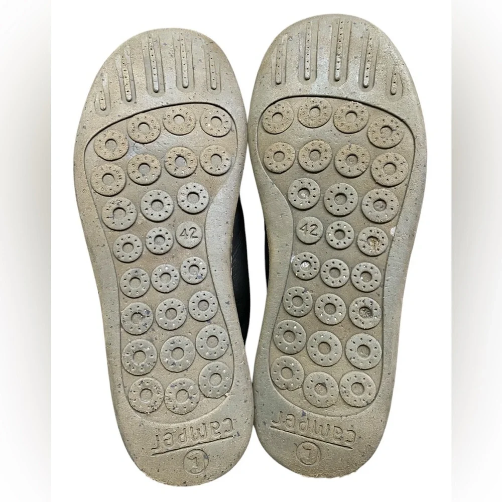 Camper these gray
